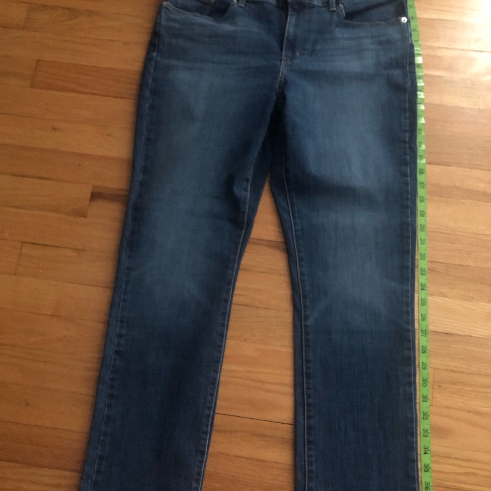 Women’s Levi’s blue jeans